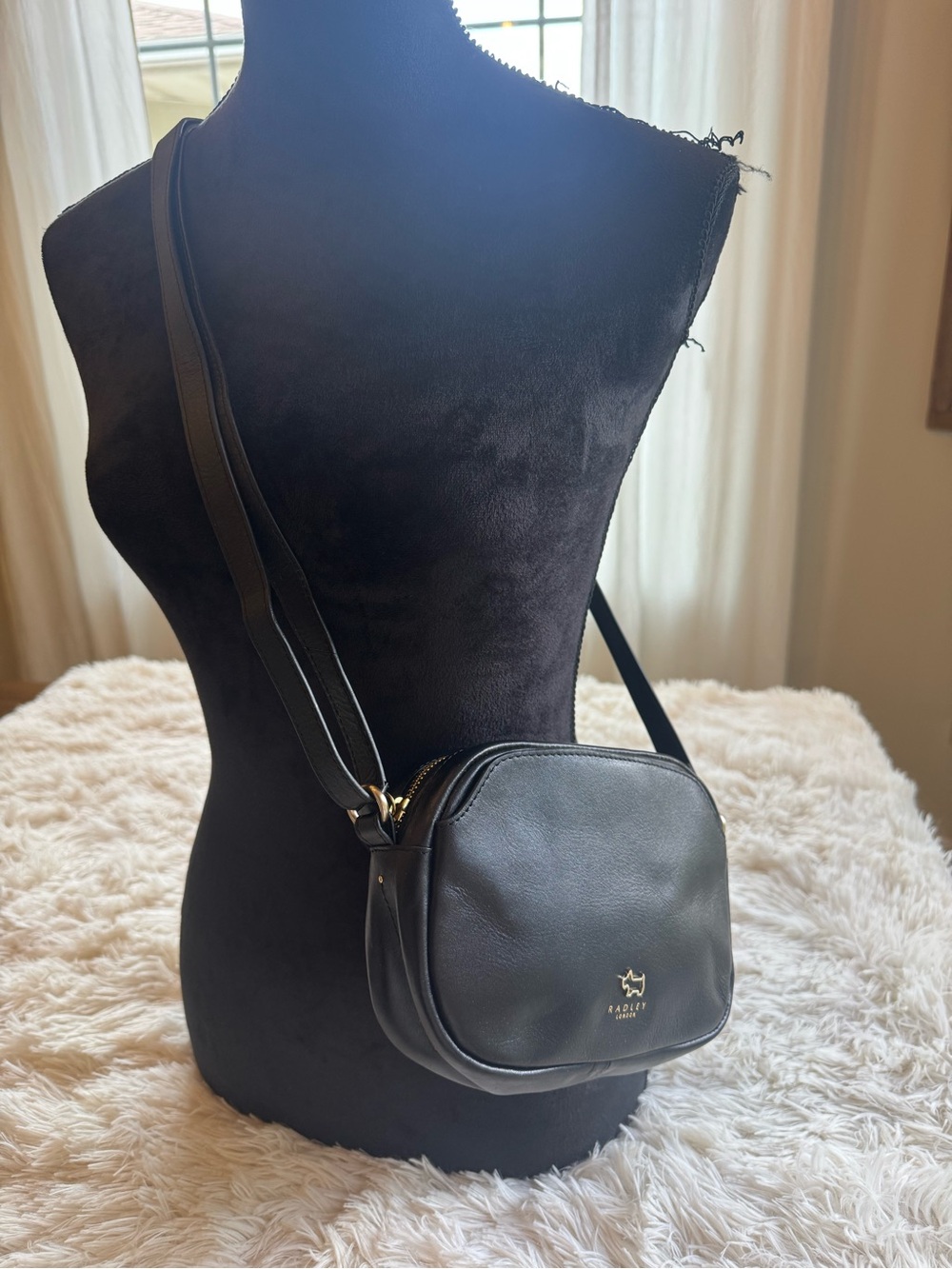 RADLEY LONDON Black Leather Crossbody with Gold Logo - Picture 6 of 10